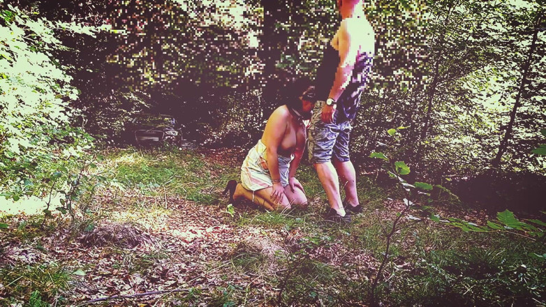 Toilet Mommy: Milf puta entrenamiento en bosque
