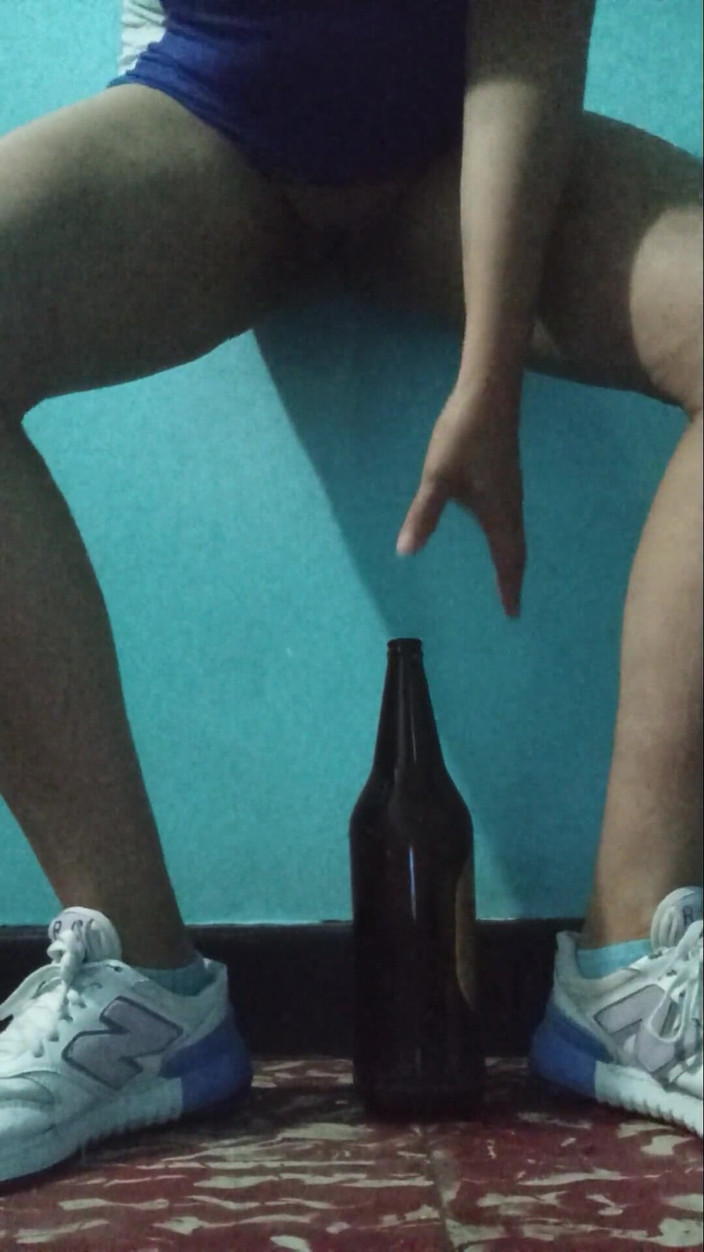 Lobicam: मैं अपनी उंगलियों से अच्छी तरह से हस्तमैथुन करता हूं और बोतल से मेरा अमीर दूध उफ हो जाता है