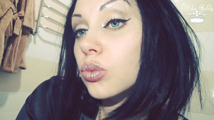 Goddess Misha Goldy: Golden lips