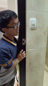 Horny Blonde with Huge Ass Shares Bathroom with Her Small Midget Stepfather with Huge Cock Makes Her Come in Big Spurts