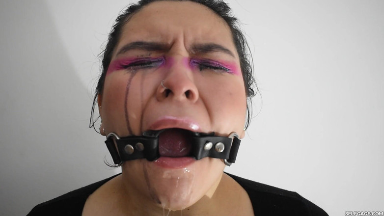 Selfgags Latina Bondage: Тренировка шлюшки в процессе