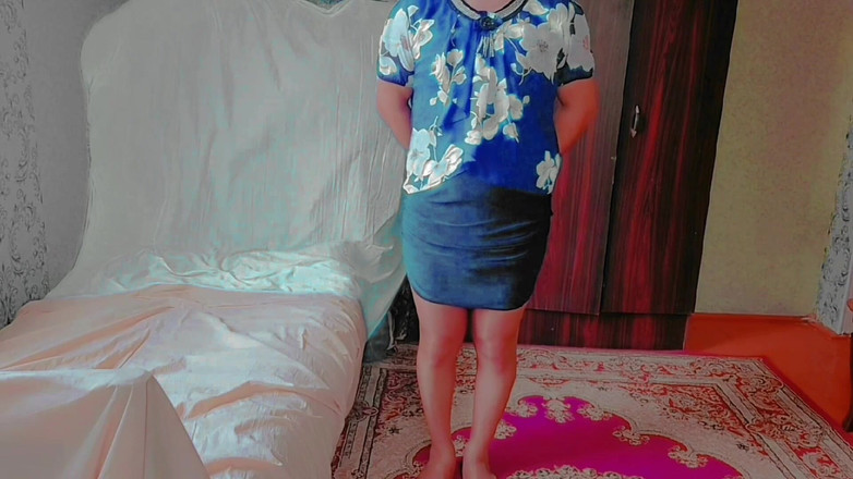 Kitty_Cross: Rozkošná Sissy Sissy Sissy si upravuje čelenku s Girly Giggle