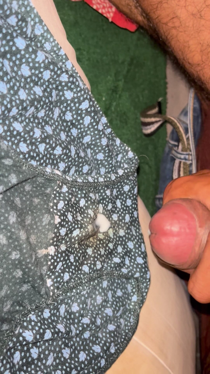 Cumlover35804: I Hunting My Virgin Stepsister Extreme Dirty Underwear