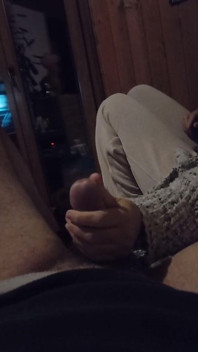 第一人称视角 在沙发上打手枪直到被热辣的亚洲打手枪女神射精