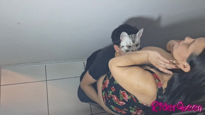 Riderqueen: Macecha v kuchyni šuká nevlastního syna - video pro fanoušky MILF bbw