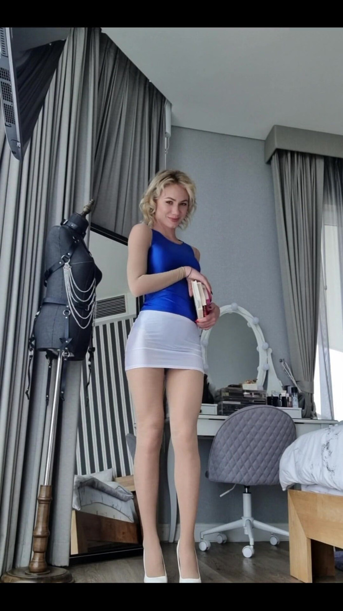 Angel The Dreamgirl: I love this shiny top and skirt