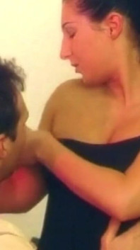 Blowjob ceroboh menetes setelah menjilati memek yang intens