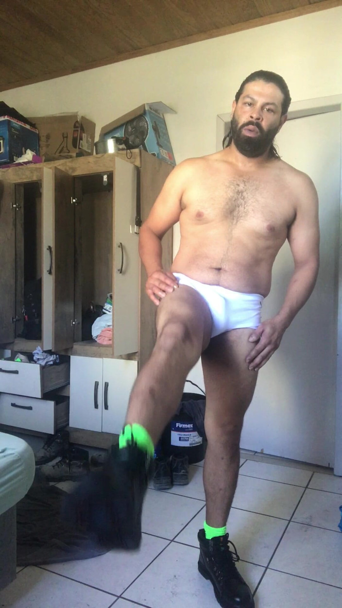 i7Bernard: Trying Out New Swim Trunks and Boots. Exercises and Stretches.