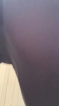POV uctívání dvojitého zadku a plivání venku s paní Kirou a Sofi v legínách