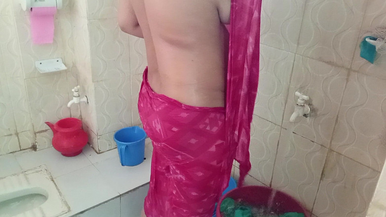 Sumahomesex: Bhabhi Change Her Dress in Hotel Washroom