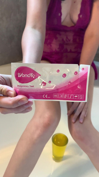 Priscilla Johnson: Pregnant Priss peeing and taking a pregnancy test