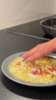 Trans Mistress Naomiperv Makes Breakfast for You Using a Speculumher Slave. thumbnail