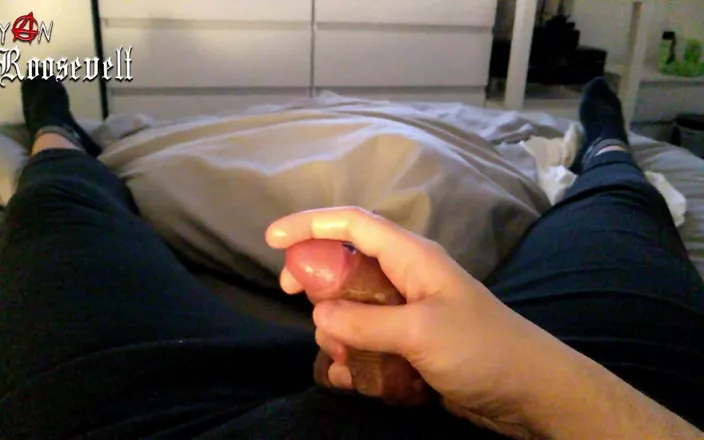 Ryan Roosevelt: Late Night Wanking with a Cock Ring and a Lotta...
