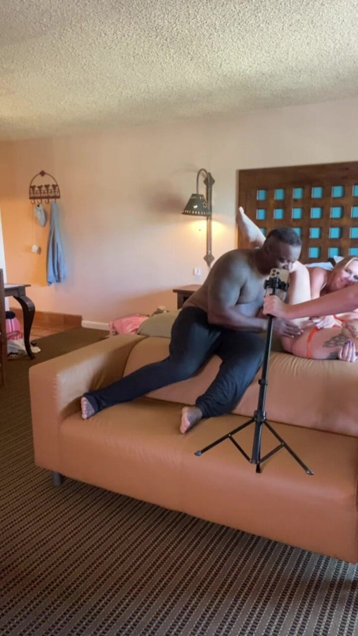 Mr. Bull: Livestream - Gangbang terbalik