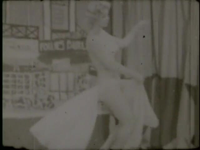 Vintage Usa: Strip-tease de uma mulher loira nos anos 60