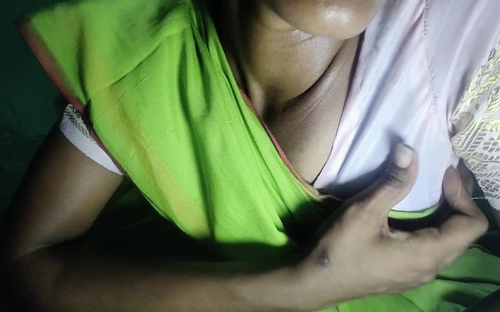 Tamil Girl Sex: Fată tamilă vorbește murdar și arată cu degetul