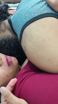 Buscador de besos de cuello caliente lamer con frotar coño
