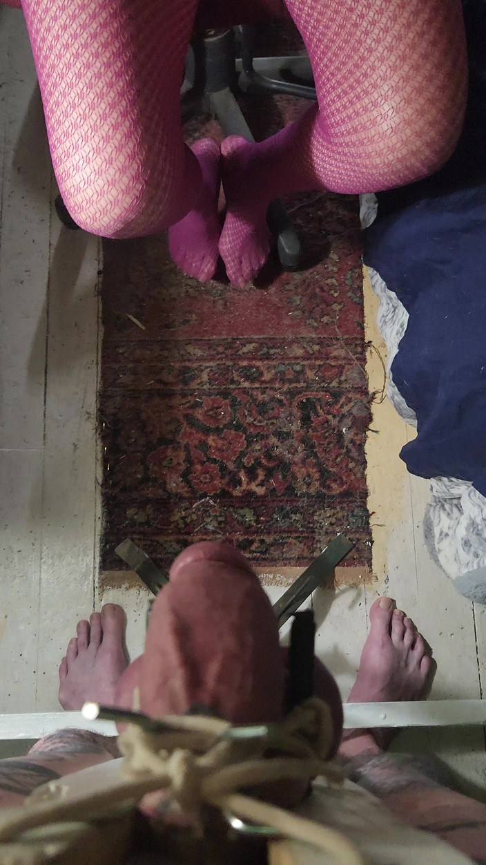 Goode Girl: Buena chica trata la polla de crucifijo