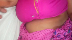 Desi Sathiya: 德西美女大胸部阿姨非常漂亮的操逼