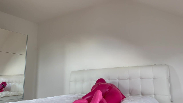 PervyLara: Caoutchouc rose dans la chambre