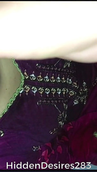 Min heta fru njuter av min stora vip -kuk och jag knullar hårt i fitta med Desi -stil