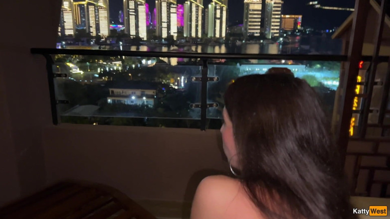 Katty West: 泳池女孩想要做爱，同意随意做爱 - katty West