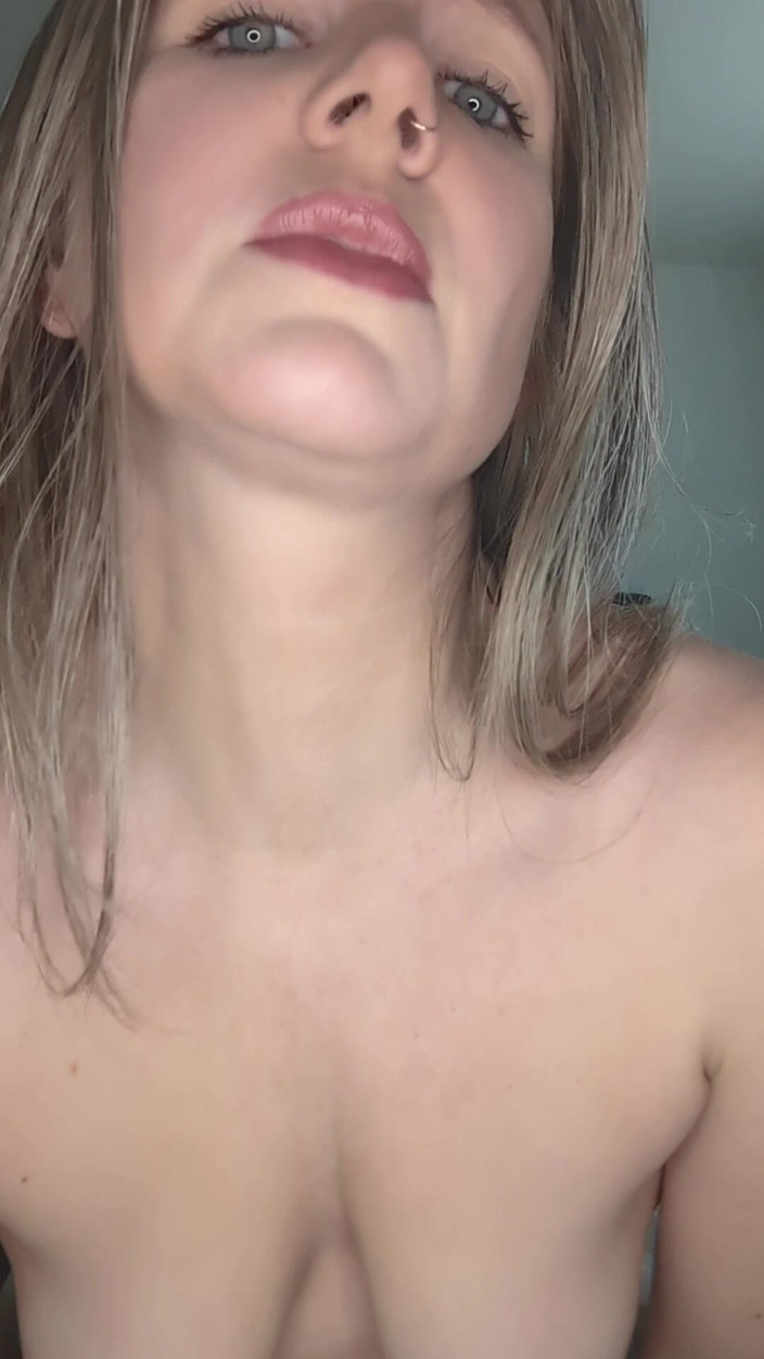 Housewife Ginger: Striptýz s kapucí JOi