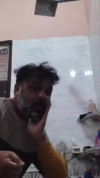 Sugar Daddy çıplak banyo yapıyor