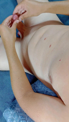 chris_aitrix: Ik masturbeer het orgasme totdat alle melk Chris_aitrix tevoorschijn komt