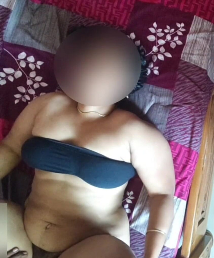 Black & white desicat: Hot Mallu Aunty in Black Tube Top Big Juicy Tits...