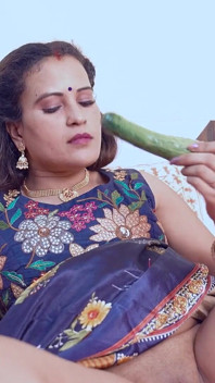Indian Hot Bhabhi Masturbate Her Wet Pussy