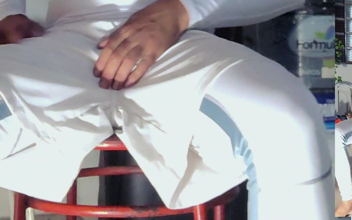 Stink HairyMale: Kompresyon pantolonunun üzerine boşalma
