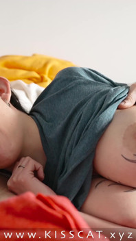 De ce fiul vitreg o fute pe mama vitregă? Mama vitregă cu ejaculare înăuntru orală riscantă pe canapea