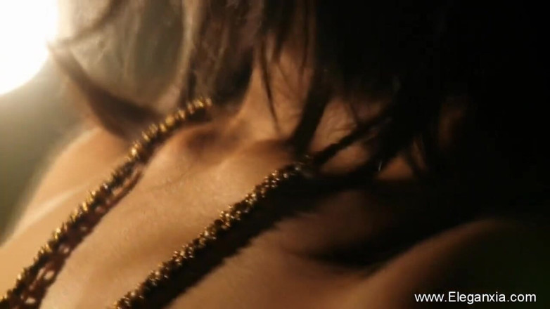 Eleganxia: Sexy Indian babe showing off her beautiful body