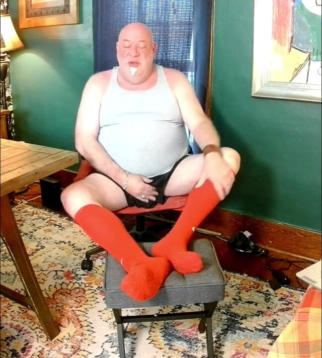 beardaddychub: Beardaddychub honí v Dlouhých červených ponožkách a červeném jocku!