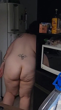 Finalmente ho beccato la mia vicina completamente nuda
