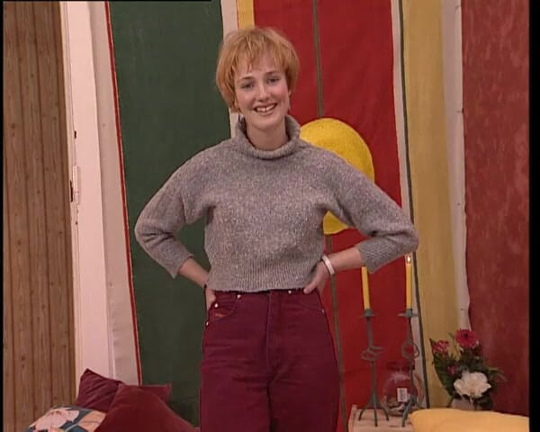 YOUR FIRST PORN: Roodharige en zeer geile Jana trekt zich af tot een...