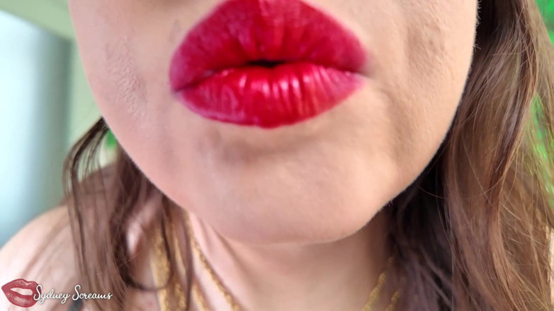 Sydney screams fetish: Baciare la MILF della tua migliore amica