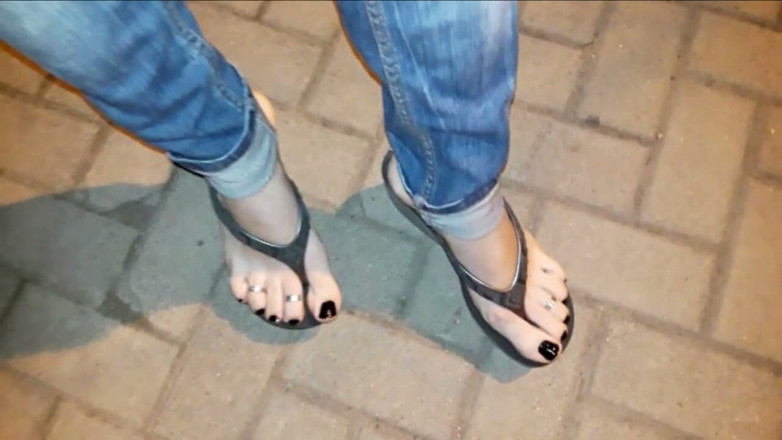 Heelex: Kaki dan Sandal Jepit