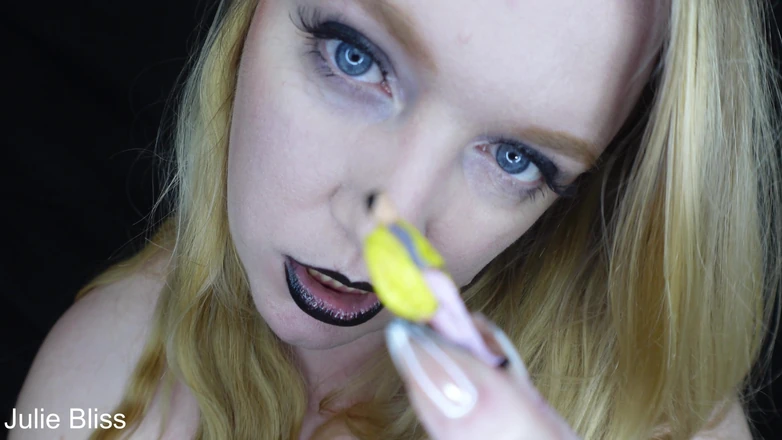 Julie Bliss: Bữa tiệc ma cà rồng giantess