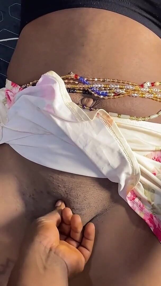 Thursdayborn1: Africana negra não usa calcinha quando entrei no quarto dela
