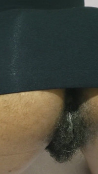 La culona che somiglia si gode le scopate dure di un grosso cazzo