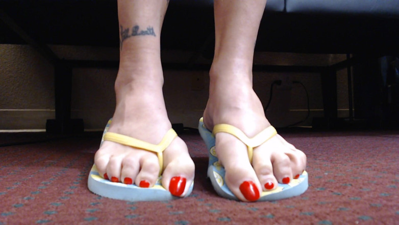 Abby Anna: Cận cảnh mông to lắc lư trong flipflops
