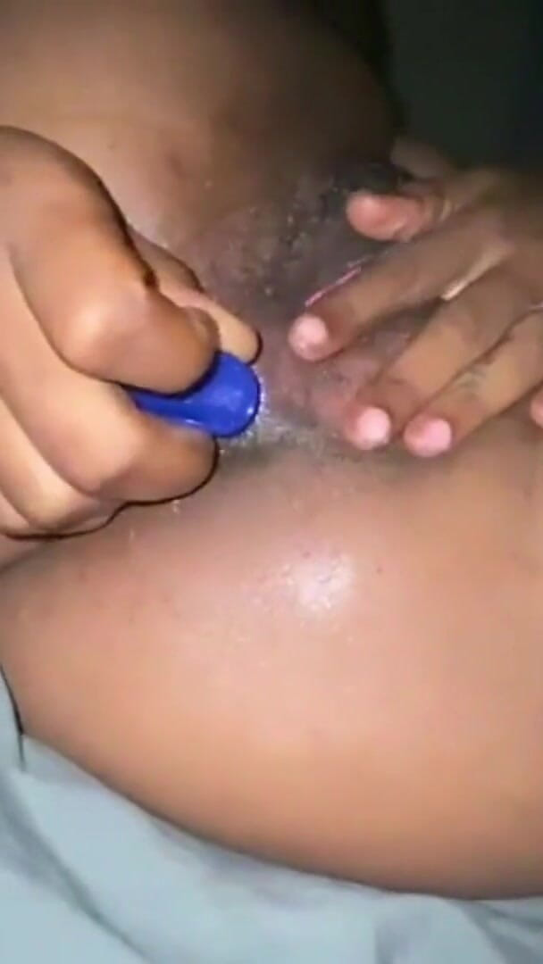 Pissing Butt Plug Anal Training (Super sexy ebony cuties) Pissing Butt Plug Anal Training (Super sexy ebony cuties)