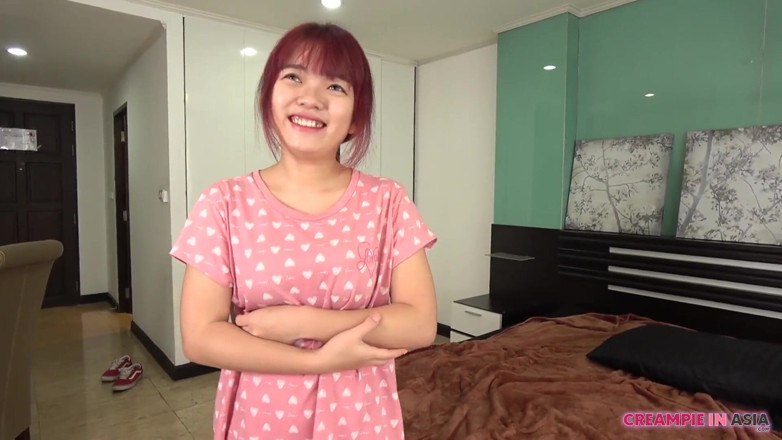 Creampie In Asia: Taylandlı dölleniyor. Sperm dışarı aktı.
