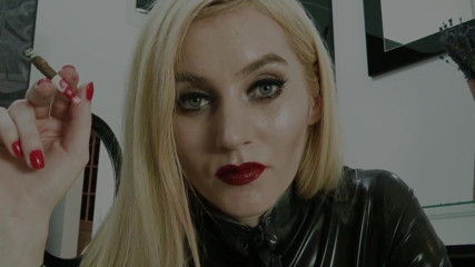 Goddess Celine: Molti anni di schiavitù finanziaria