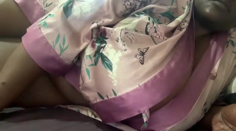 Legendary Booty Overdose: Slampa stönar få vibratorer zappad och stripteasing