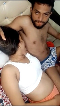 Une petite amie desi s’embrasse, vidéo de sexe, audio hindi clair