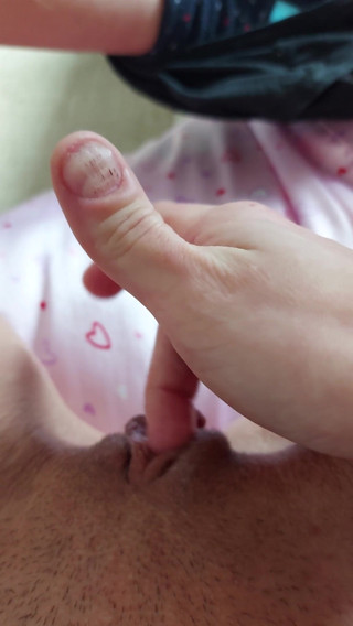 Wet Pussy Fuck: Çok ıslak 18 yaşındaki amcık mastürbasyon yapıyor damlayan amcık suları
