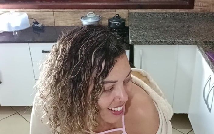 Gabi SweetCouplesStories: A mi padrastro le encanta sorprenderme.